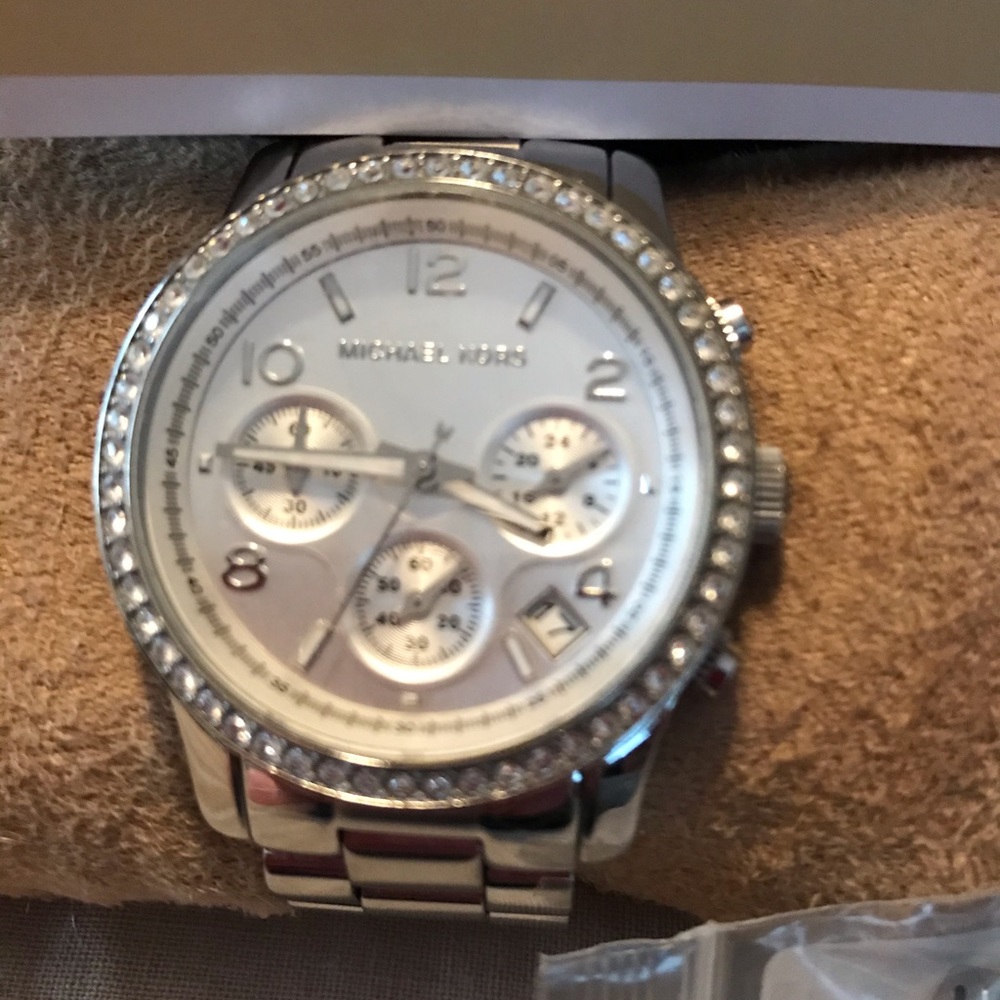 MICHAEL KORS WATCH - Picture 1 of 8